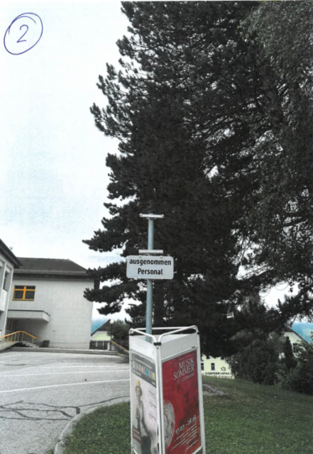 In der Zeit vom 11. bis 17. August 2025 wurde in der Marktgemeinde St. Michael im Lungau festgestellt, dass einige Verkehrszeichen – vor allem in der St. Michaeler- und St. Martiner-Bergstraße – entwendet wurden. Auch an dieser Stelle (siehe Bild) fehlt eine Tafel. | Foto: Marktgemeinde St. Michael im Lungau