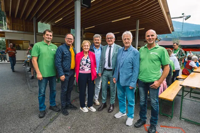 Kapellmeister F. Penz, Bgm G. Hagl, M. Gatt, Alt-Bgm F. Schaffler, Bgm K. Ungerank, F. Gugenberger, Obm. B. Mair | Foto: Pernsteiner