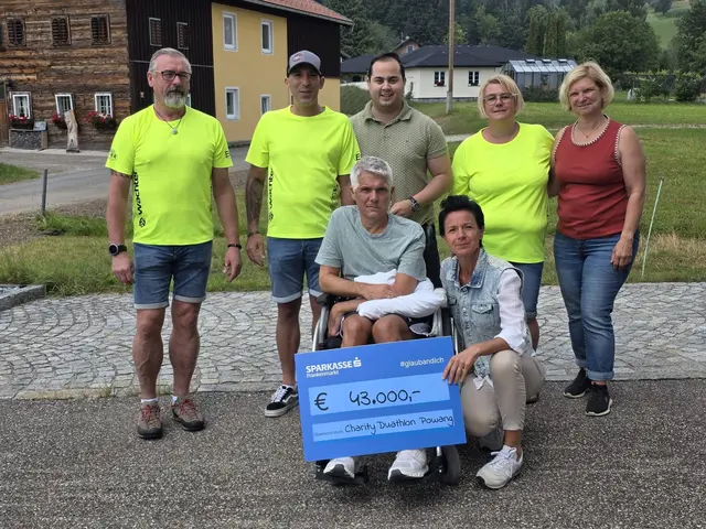 Insgesamt konnten 43.000 Euro an die Familie Hemetsberger aus Stöttham übergeben werden. | Foto: Charity Duathlon Powang
