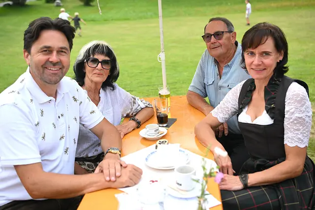 Bürgermeister Dietmar Rauter mit Gattin (vorne) zeigten sich von der Veranstaltung begeistert | Foto: Josef Bodner