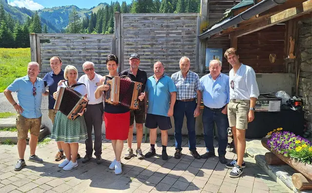 Die Kameradschaft Kaprun machte einen Ausflug  zur Ziegelhütte in Taxenbach. | Foto: Sigi Maziborsky/Kameradschaft Kaprun
