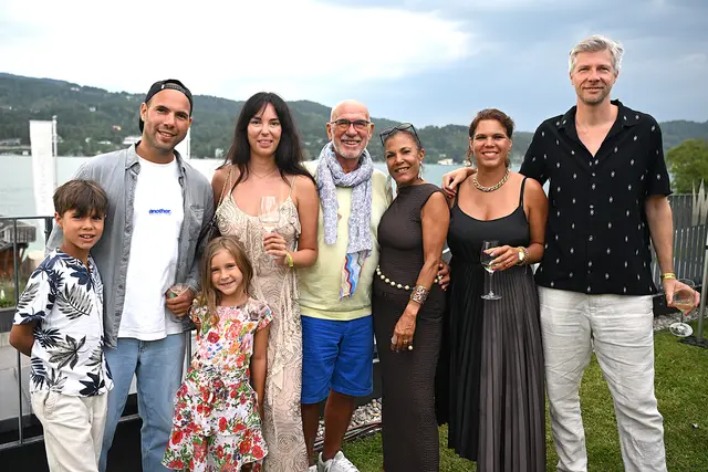 Otto Retzer mit der jubelierenden Gattin Shirley war gemeinsam mit Kinder und Enkel bei der Veranstaltung | Foto: Josef Bodner