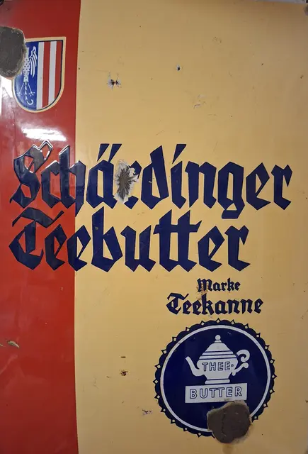Emailschild der Schärdinger Teebutter, das im Stadtarchiv Schärding aufbewahrt ist. Die Schutzmarke "Schärdinger" wurde etwa rund um 1910 eingeführt. | Foto: Stadtarchiv Schärding