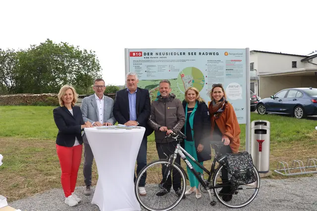 Letzzte Jahr wurden neue Tafeln, die wissenswerte Informationen über die jeweilige Gemeinde sowie einen Übersichtsplan der Region Nordburgenland inklusive Radwegenetz anzeigen, installiert. | Foto: Sandra Koeune