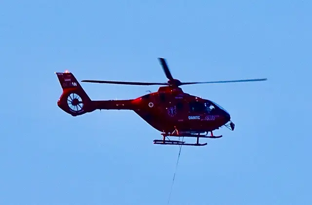Bei einem Verkehrsunfall in Zell am See kollidierten zwei PKW miteinander. Ein Notarzthubschrauber war im Einsatz. | Foto: Sarah Braun