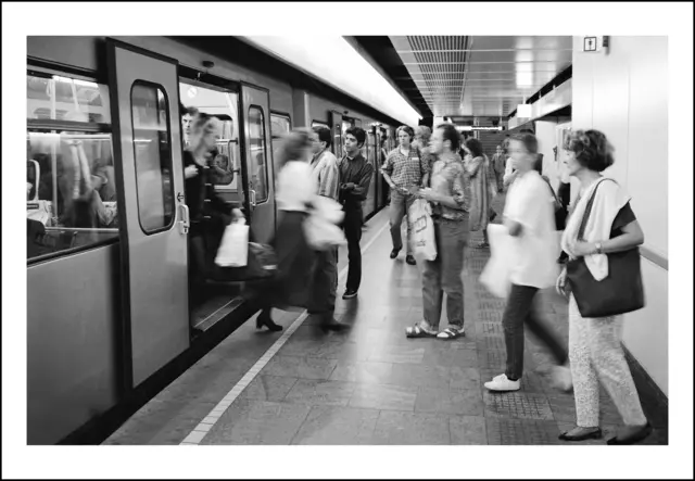 Bild 062102 - rush hour - Wiener U- Bahnverkehr | Foto: © by Ing. Günter Kramarcsik