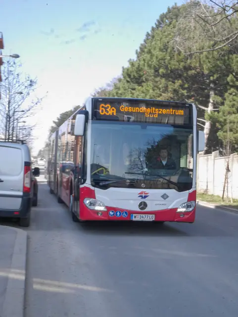 Der 63A ist seit Jahren das einzige direkte öffentliche Verkehrsmittel. | Foto: BV 12/Schinagl