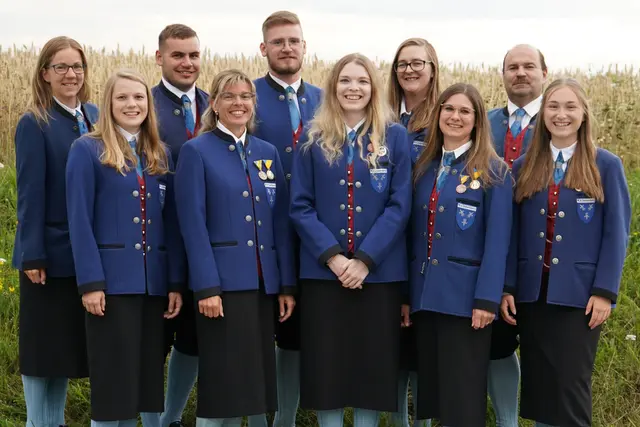 Der neue Vorstand des Musikvereins Dobersberg: Ramona Kiehtreiber, Christiane Ringl, Gregor Friedrich, Tanja Zahrl, Clemens Redl, Mirjam Walch, Stefanie Traxler, Stefanie Engel, Hubert Bogg, Medea Walch (v.l.) | Foto: MV Dobersberg