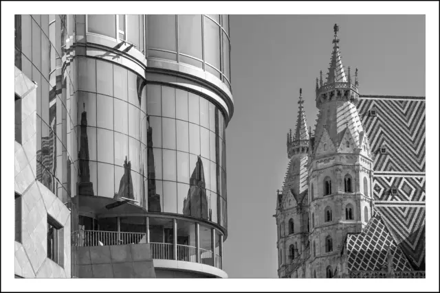 Bild 0663 - Architektur- Kontrast, Haashaus und Stephansdom - Wien  | Foto: © by Ing. Günter Kramarcsik