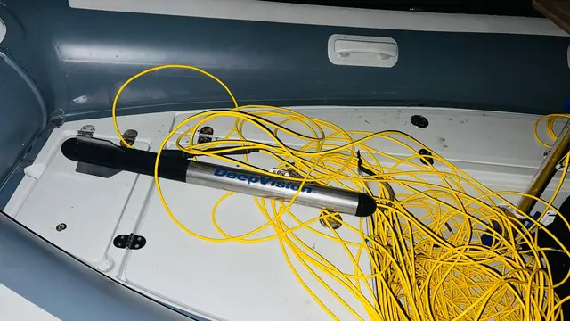 Im Rahmen dieses Suchverfahrens wird der Sonargeber etwa fünf Meter über dem Grund mit einem Datenkabel hinter dem Einsatzboot geschleppt. | Foto: Österreichische Wasserrettung Landesverband Kärnten