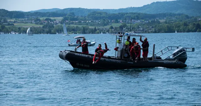 Die Wasserrettung Weyregg suchte im August innerhalb einer Woche mehrmals nach vermissten Personen im Attersee. | Foto: Simone Stallinger Photography