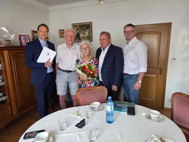 Gratulation zur Eisernen Hochzeit an Maria &amp; Kurt Sebesta | Foto: Marktgemeinde Lanzenkirchen