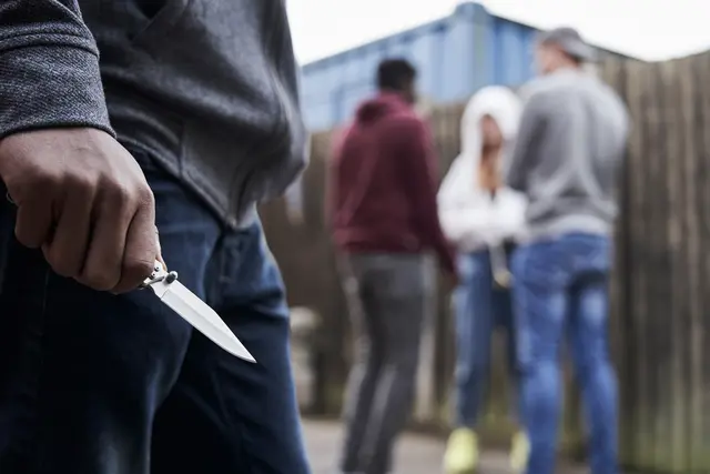 Verbrechensopfer erhalten beim Weissen Kreuz umfassende Beratungen und fachkundige Begleitung zu Verfahrensterminen. | Foto: Adobe Stock