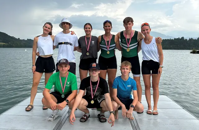 Annika Schildberger (Trainerin) (vo. hi.li.), Alexander Ranninger, Elena und Lisa Schalk, Nikolaj Wrienz mit Valentina Starc (Trainerin); vordere Reihe von links: Raphael Wutte, Gabriel Trimborn und Damjan Wrienz | Foto: VST Sektion Rudern