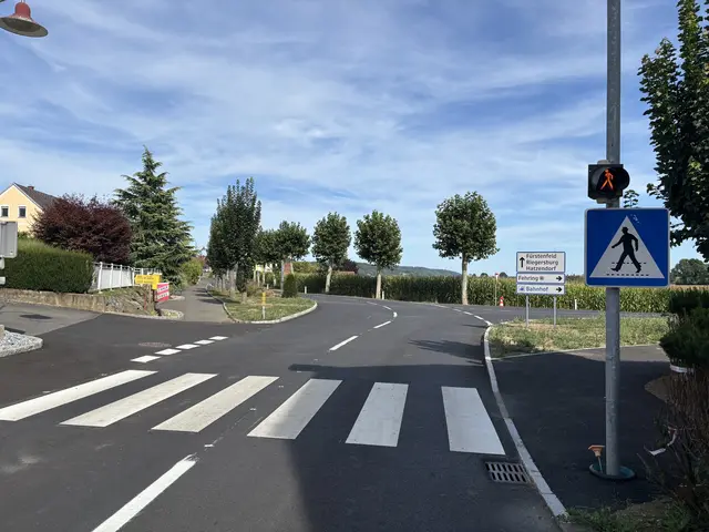 In Brunn ist auf der Kreuzung bei der Tankstelle der Vorrang geändert worden. Verkehrsteilnehmerinnen und Verkehrsteilnehmer aus Johnsdorf Richtung Hatzendorf – und umgekehrt – haben nun Vorfahrt. | Foto: MeinBezirk/Heimo Potzinger