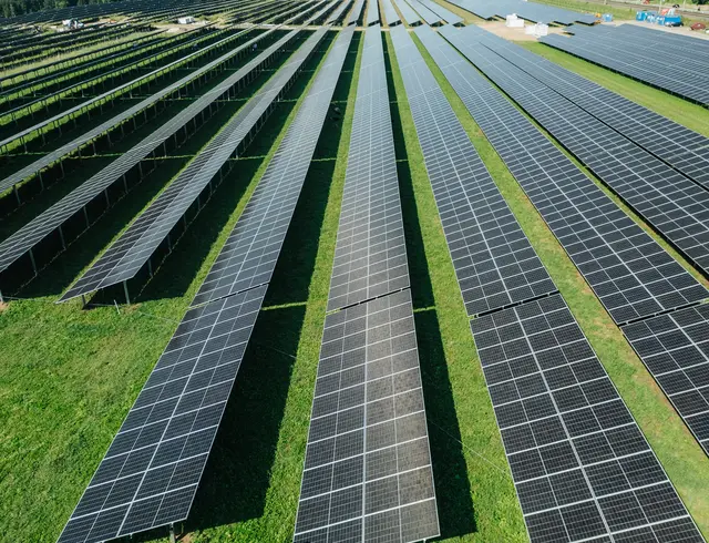Das Solarkraftwerk soll einen Jahresenergieertrag von 22 GWh erwirtschaften, das entspricht rund 7.000 Railjetfahrten von Linz nach Wien. | Foto: ÖBB