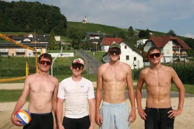 Die Sieger Brabek/Lenz (links) mit ihren Finalgegnern | Foto: Schlatte