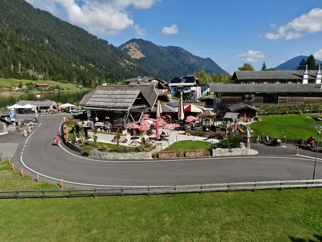 Ein besonderer Höhepunkt im Sommerprogramm des Naturparks Weissensee ist der Naturpark-Frühschoppen im Restaurant Schuler - hier warten Musik, Kulinarik und die Schönheit der Natur. | Foto: Restaurant Schuler