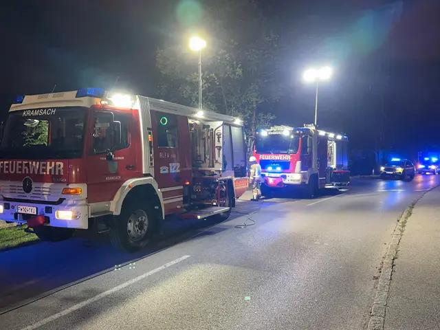 Die L211 war im Bereich der Unfallstelle für etwa eineinhalb Stunden in beiden Richtungen gesperrt. | Foto: ZOOM.Tirol