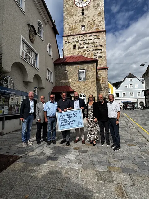 Bürgermeister von Göstling Friedrich Fahrnberger, Notarzt Klaus Katzensteiner (Vertreter Rotes Kreuz), Bürgermeister Ybbsitz Gerhard Lueger, Bürgermeister von Waidhofen und Kleinregion Ybbstal-Sprecher Werner Krammer, Vizebürgermeister von Waidhofen Armin Bahr, Bürgermeisterin von Hollenstein Manuela Zebenholzer, Vertreter des Mediziner-Komitees
„Herzalarm“ Alfred Lichtenschopf und Helmut Krenn. | Foto: Dietl-Schuller