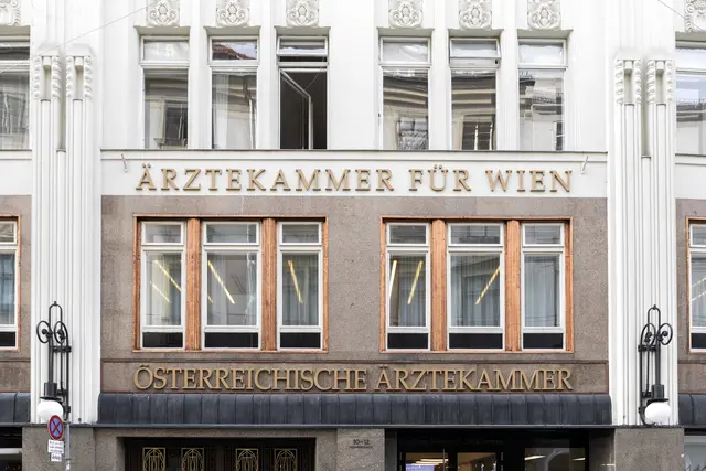 Die Österreichische Ärztekammer (ÖÄK) äußerte sich am Mittwoch bei einer Pressekonferenz zur Krise im Kassensystem. Dabei sehe sich die Ärztekammer "nicht als Blockierer", wenn es um Verhandlungen mit der Krankenkasse über einheitliche Verträge geht.  | Foto: Weingartner-Foto / picturedesk.com