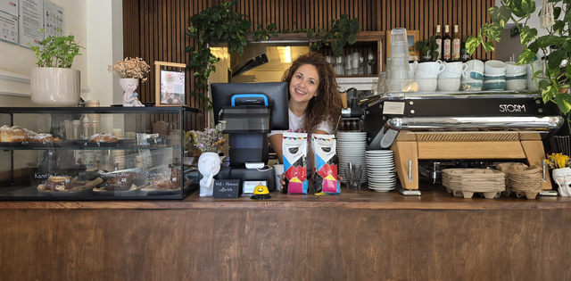Die Gastronomin Dijana Cacovic führt seit 1. August das ehemalige "Café U-Boot" unter dem neuen Namen "Café Diem" fort.  | Foto: Café Diem