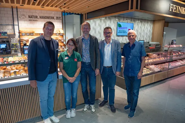 V.l. GF Ingo Panknin, Filialleiterin Hemma Maria Kroneder, GF David Mölk, Bgm. Andreas Gleirscher und Arch. Johannes Wiesflecker | Foto: MPREIS
