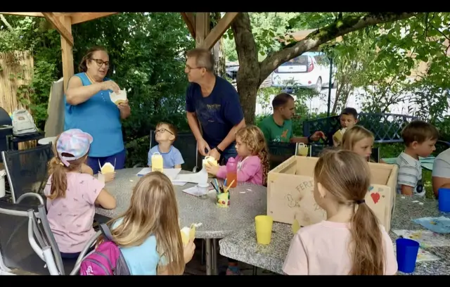 Begeisterte Kinder bei der Ferienaktion der Bio-Imkerei Russmann in Molln. | Foto: Bio-Imkerei Russmann
