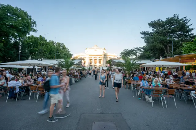 Einlösen konnte man die Gutscheine direkt bei den Gastroständen am Rathausplatz. (Archiv) | Foto: David Bohmann