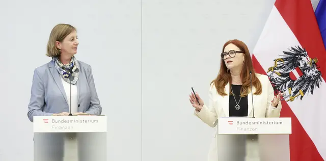 Der Zoll führte 2024 635.176 Kontrollen durch, teilten Staatssekretärin Eibinger-Miedl (links) und Zoll-Vorständin Fetka-Blüthner am Mittwoch mit. | Foto: BKA/Aigner