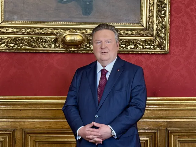Von einem großen finanziellen "Brocken", aber einer noch viel größeren Chance, spricht Bürgermeister Ludwig (SPÖ) in Hinblick auf die Austragung des 70. Eurovision Song Contest. | Foto: Barbara Schuster/MeinBezirk
