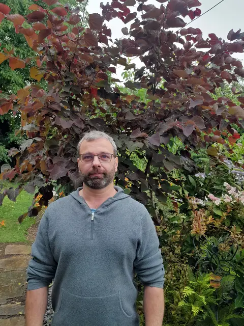 Markus Sora (50) aus Edt bei Lambach will aus seinen Erfahrungen mit der Pflege seiner Mutter Verständnis für Menschen schaffen, die sich um ihre Angehörigen kümmern müssen. | Foto: Sora