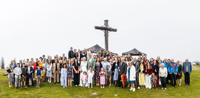 Die gesamte Hochzeitsgesellschaft war bereits eingeweiht, nur die Braut nicht. | Foto: hochzeitsbildl.at