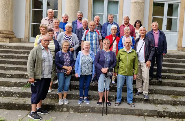 Die Lichtenauer Senioren-Reisegruppe Im Schlosspark Pillnitz | Foto: Gerhard Albert