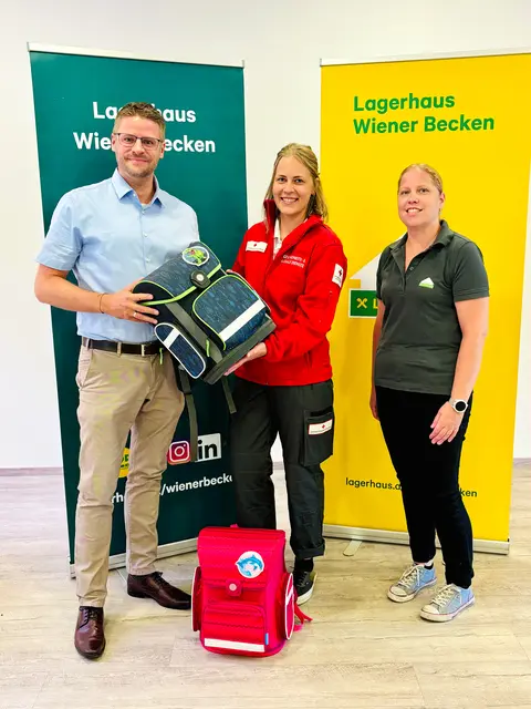 Lagerhaus Wiener Becken spendet Schultaschen an die Lernhäuser des Roten Kreuz Niederösterreich. | Foto: Lagerhaus Wiener Becken