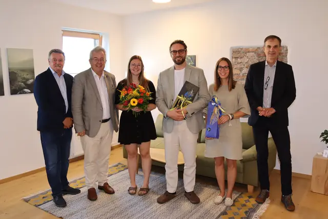 Glückwünsche zur Eröffnung: Stadtrat Klaus Trampitsch, Bürgermeister Walter Zemrosser, Stefanie Krojnik, Paulus Fina, Bürgermeisterin Andrea Feichtinger-Sacherer und Stadtamtsleiter Hubert Madrian | Foto: Stadtgemeinde Althofen