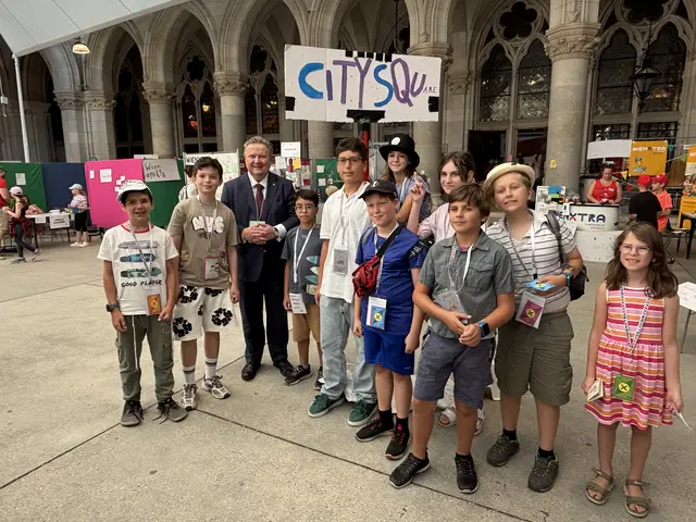 Das Wiener Rathaus wird bei Wienopolis zur Stadt der Kinder. Bürgermeister Michael Ludwig (SPÖ) besuchte persönlich das bunte Stadtleben. | Foto: Johannes Reiterits/MeinBezirk Wien