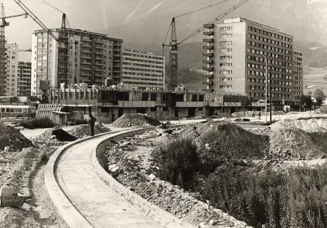Schon 1964, pünktlich zu den Olympischen Winterspielen, standen acht Hochhäuser. | Foto: Stadtarchiv Innsbruck