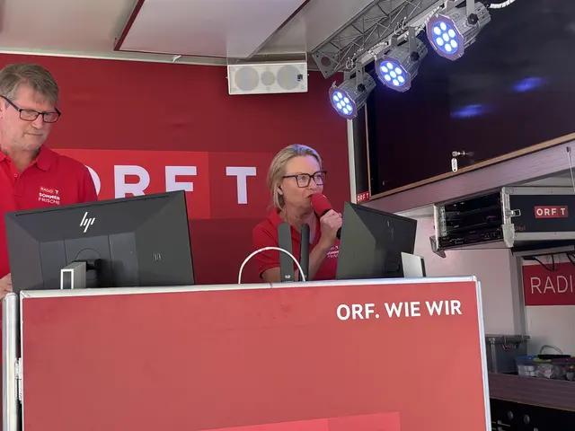 Moderatorin Isabella Krassnitzer sendete live aus Häselgehr.