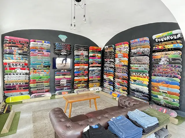 Im Skateshop "Freedom" am Neubau erhält man alles rund ums Skateboard.  | Foto: Freedom Skateshop