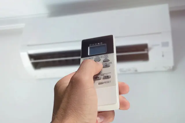 Klimaanlagen erfreuen sich an heißen Tagen großer Beliebtheit. Allerdings gilt es rechtlich ein paar Dinge zu beachten. | Foto: smarterpix/MAJIVECKA