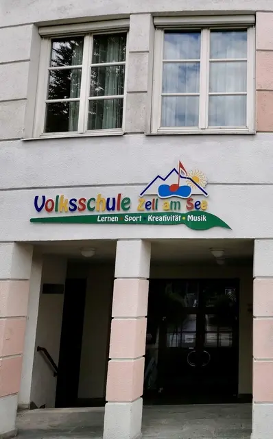 Der Betrieb an der Volksschule in Zell am See ist laut Landesrätin Daniela Gutschi gesichert. | Foto: MeinBezirk