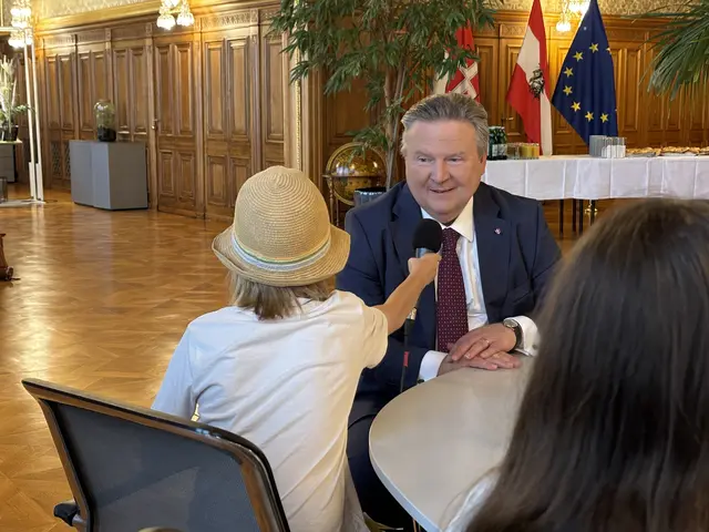 Bürgermeister Michael Ludwig (SPÖ) stellte sich den Fragen der Jungjournalistinnen und - journalisten. | Foto: Johannes Reiterits/MeinBezirk Wien