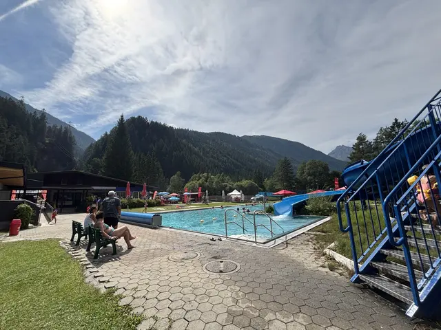 Bei Kaiserwetter machte die ORF-Sommerfrische am Dienstag Station im Freischwimmbad Häselgehr.