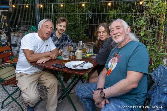 Feierlaune im Gastgarten des "Maxingstüberls".  | Foto: Sandra Oblak