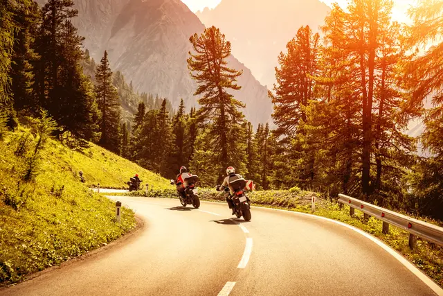 Im Spätsommer und dem Herbst haben Motorradfahrende Hochsaison – in dieser Zeit passieren jedoch traditionell auch besonders viele Unfälle.  | Foto: panthermedia/Anna_Om