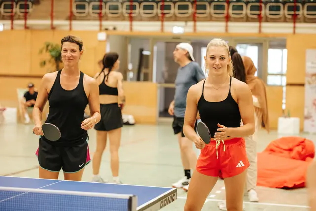 Von Beginn an ein eingespieltes Team: Manuela Stöckl und Magdalena Rauter bewiesen bei der "MaxiNutrition"-Sportchallenge wahren Teamgeist und Sportaffinität – unabhängig von der jeweiligen Disziplin. | Foto: KRÜGER AUSTRIA / Philipp Lipiarski