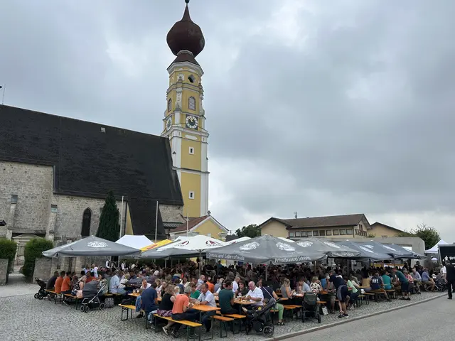 Gut besuchter Frühschoppen.  | Foto: FF Handenberg