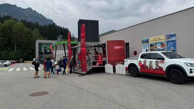 Am Eingang der Alpentherme gab es ein Glücksrad, bei dem es zahlreiche attraktive Preise zu gewinnen gab. | Foto: Weger