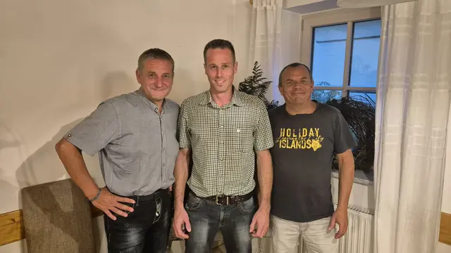 Bezirksparteiobmann David Schiessl mit Ortsparteiobmann Jonathan Hansel und Ortsparteiobmann-Stellvertreter Christoph Ortner. | Foto: FPÖ Bezirk Braunau